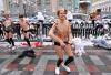 当地时间2012年12月12日，乌克兰女权组织Femen成员裸上身在议会大楼前跳骑马舞。