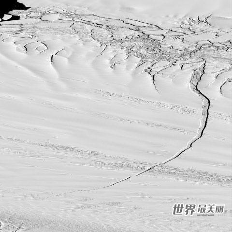 2012年1月27日，南极一处冰川崩解。