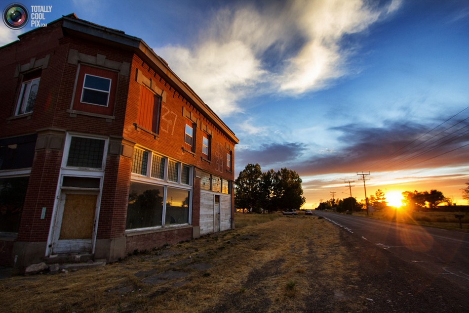爱达荷州霍利斯特银行，拍摄日落景象的理想主题。