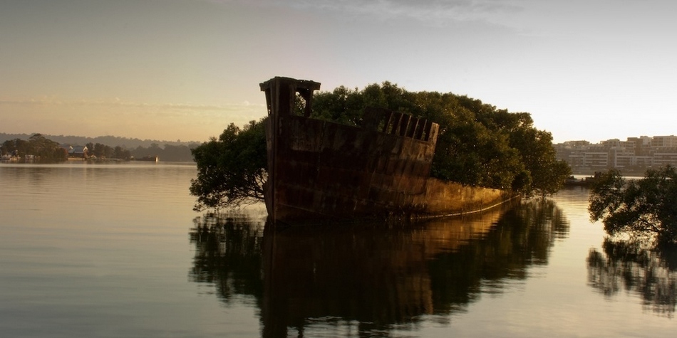 澳大利亚赫姆布什湾，被遗弃的SS Ayrfield商船。