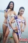 佳丽进行泳装展示