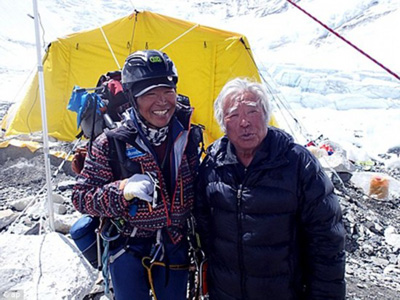 日本80岁高龄冒险家三浦雄一郎（右）  