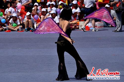 承德国际旅游节开幕式上精彩表演 人民网记者 徐星瀚 摄