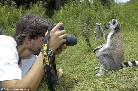 我就坐这,你拍吧