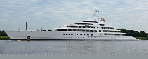 全球最大游艇最近再次试航,该游艇耗资4亿英镑年底交付。