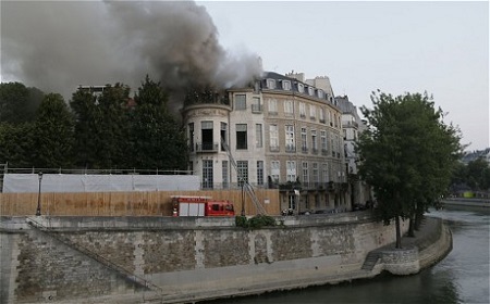 伏尔泰肖邦故居失火巴黎17世纪古迹成危楼（图）