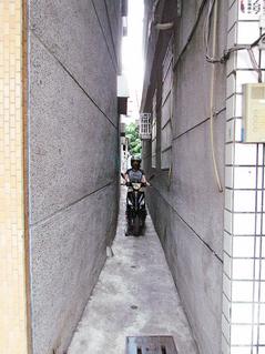 当地居民守规矩台湾“摸乳巷”没“摸乳”（图）