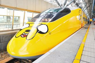 台湾高铁卡通列车上路乘客疯狂抢拍合照(图)