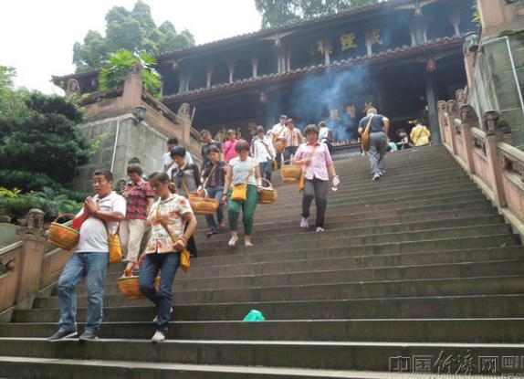 报国寺游人如织