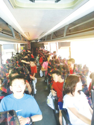     能到美国游学，至少学生们是快乐的。但背后隐藏的各种问题不容忽视。（美国《侨报》/邹斌 摄）