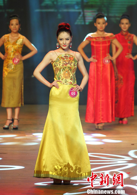 参加2013世界旅游小姐大赛江苏赛区总决赛的佳丽