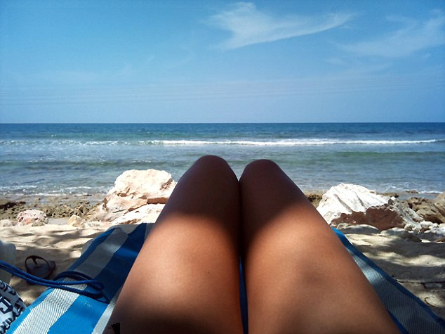 海滩创意“美腿”照