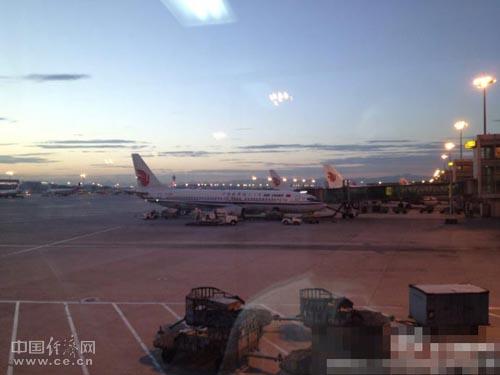 王先生乘坐的航班降落首都国际机场