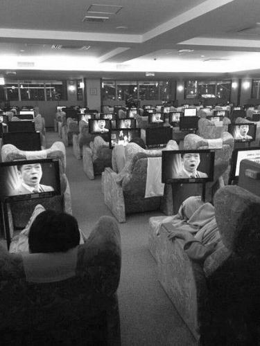 日本一家洗浴中心内的客人,都在看《半泽直树》。