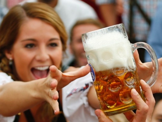 德国慕尼黑啤酒节游客超640万共喝啤酒670万升