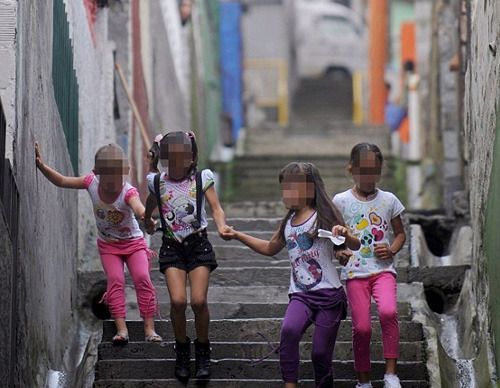 哥伦比亚街头黑帮向毒枭和外国游客拍卖处女（图）