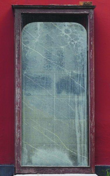 南京明孝陵现6国语言碑 系清朝立告诫洋人勿涂鸦