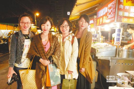 大陆四女孩跨省组团赴台游赞台湾太棒还会再来