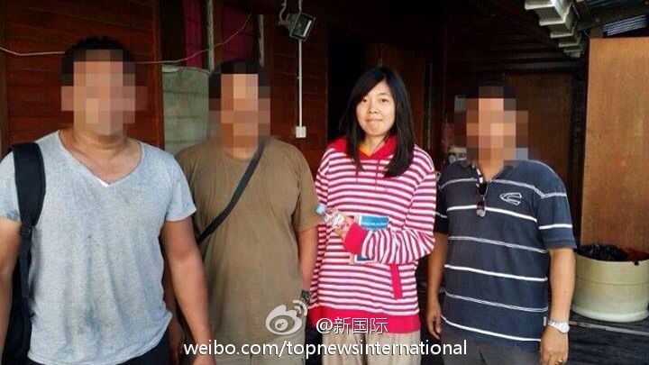 人民网5月31日电 据新华社微博“新华国际”消息，马来西亚警方今天发出获释的遭绑架中国女游客照片。从照片上看，这名女游客精神状况良好。