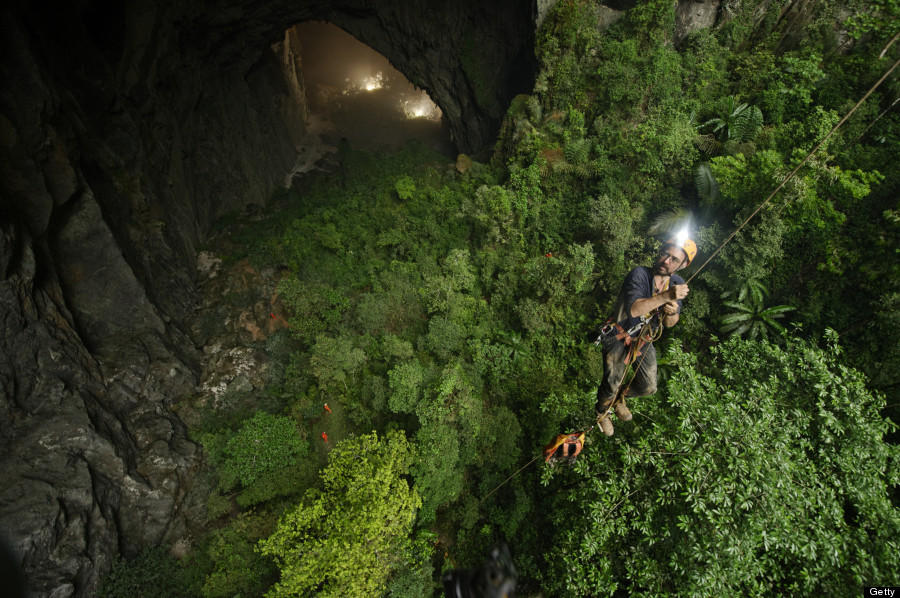 韩松洞不仅是目前最大的洞穴，可能也是最接近地心的洞穴，探险队伍进入洞口后，遇到的是更加深不见底的隧道。