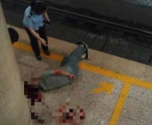 北京一男子站台探头被地铁撞伤 事发前曾饮酒