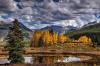  Visit Colorado展示美国科罗拉多河秋景。