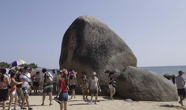 海南党媒三天三度回应：谁说天涯海角就几块石头
