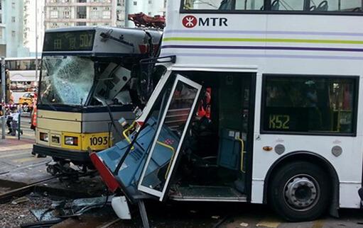 香港轻轨列车与巴士相撞19伤3条轻轨线暂停（图）