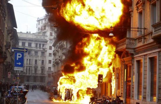 米兰世博会首日遭遇大规模骚乱 抗议者焚烧车辆