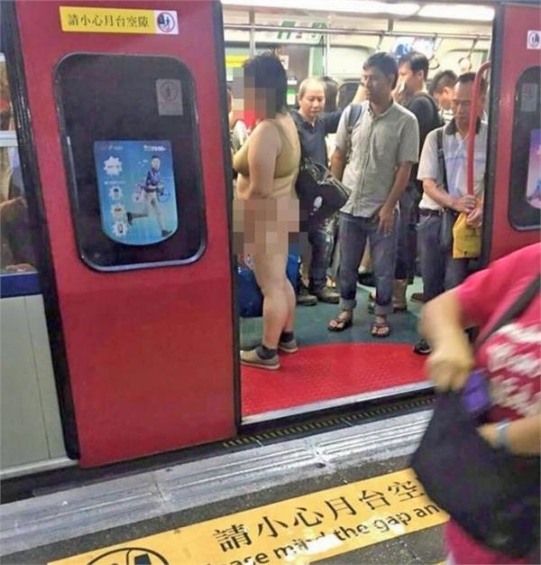 香港女子穿肉色内衣搭港铁 照片遭网友疯传
