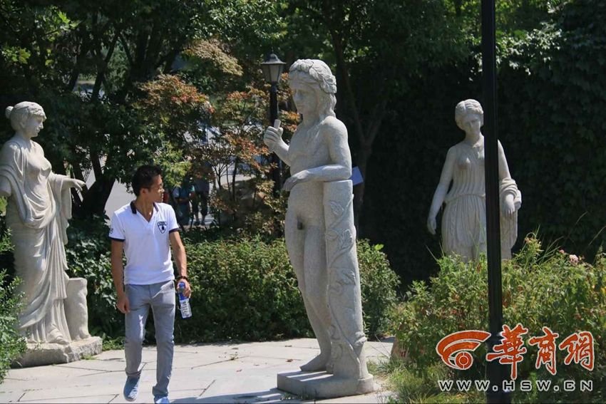 西安世园会多个雕塑私处被游客摸黑