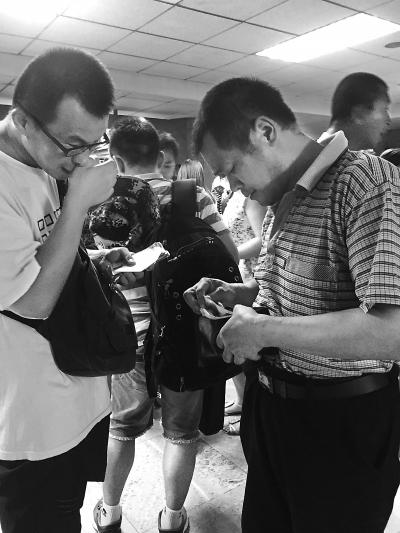 北京地铁票贩子加价卖票 专骗外地客