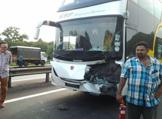 马来西亚发生旅游大巴撞车事故 3中国游客死亡