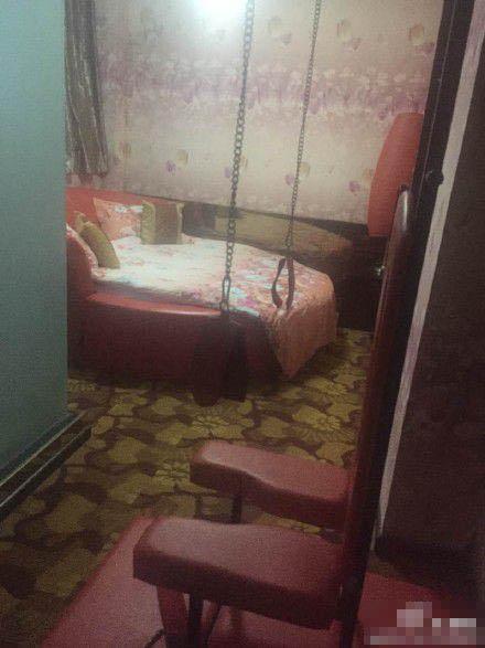 情人节航班被取消 航空公司安排两妹子住情趣房