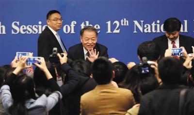 交通部长称网约车不能一禁了之 要给合法出路