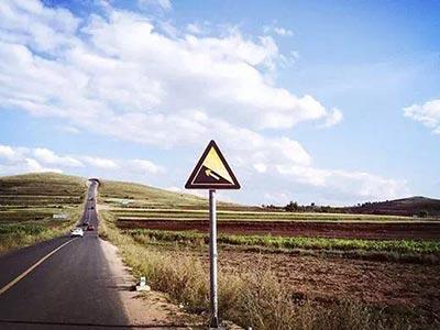 央视评“草原天路”收费:围城收费是杀鸡取卵