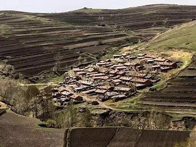 央视评“草原天路”收费:围城收费是杀鸡取卵