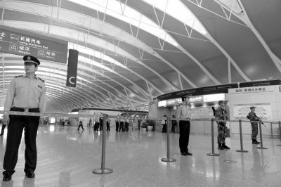 上海浦东机场发生爆燃事故 嫌疑男子随后割喉