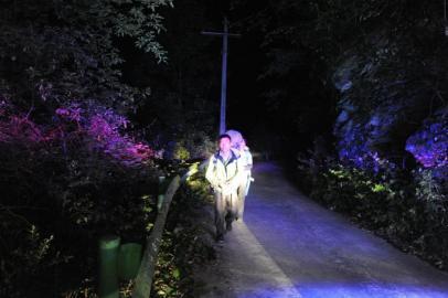 7驴友失踪被民警救下:没报警 谁让你们来救了?