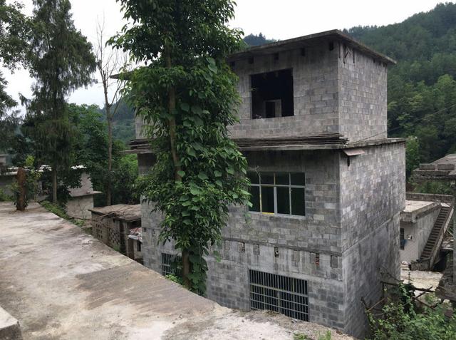 浦东机场爆燃案嫌犯:29岁农村娃 没房没媳妇