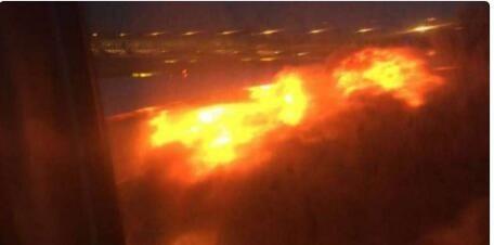　　图：新加坡航空一客机落地后起火，机上乘客拍摄的视频截图（Twitter）