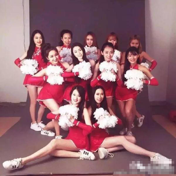 浙江大学啦啦操队经常和国外类似的舞蹈队切磋,参加最多的是全国大学生比赛活动,另外,也经常参加学校里的晚会,都是作为压轴表演。