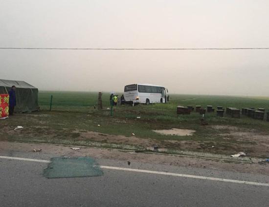 青海湖景区两辆大巴车剐蹭致2人死亡多人受伤