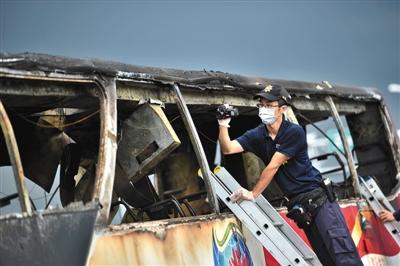 辽宁赴台旅行团大巴起火26人遇难 起火原因不明