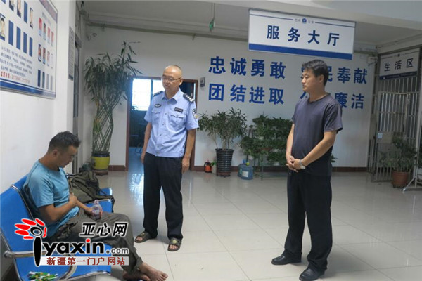 民警找到小陶后,把他带回派出所休息。