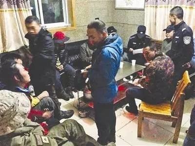 不听劝!驴友违规穿越九寨沟被困 每人交200救援费