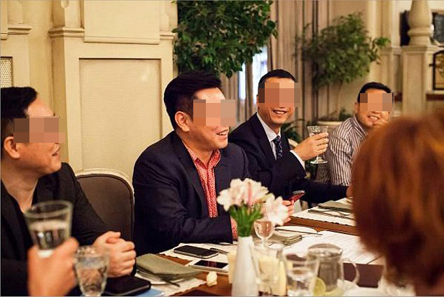 创始人Elena表示,因为现在中国男性数量比例大于本国比例,而俄罗斯刚好相反。安排这一相亲会,正好可以解决彼此的问题。