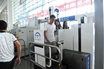 环保部叫停X射线人体安检仪 成都机场被责令拆除