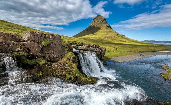 疑有中国游客在冰岛景区用石头摆“中国” 引当地人不满