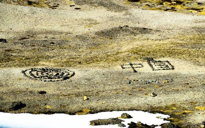 事件被冰岛当地媒体曝光后，引来当地民众以及其他国家游客的指责。有位比利时游客表示对于不负责任的游客感到生气；也有德国的游客指出，应该要将照片发给中国政府，并请他们调查这批游客在哪里“如果找到这些游客，可以直接将他们列入黑名单。”